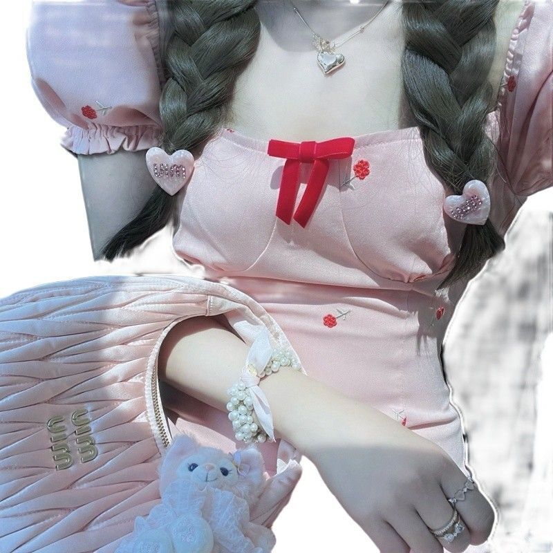 2024夏季新款小香风粉色方领短袖连衣裙女性感小个子法式甜辣