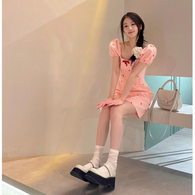 2024夏季新款小香风粉色方领短袖连衣裙女性感小个子法式甜辣