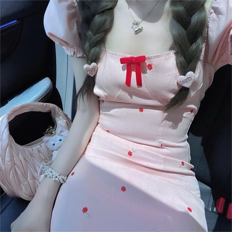 2024夏季新款小香风粉色方领短袖连衣裙女性感小个子法式甜辣