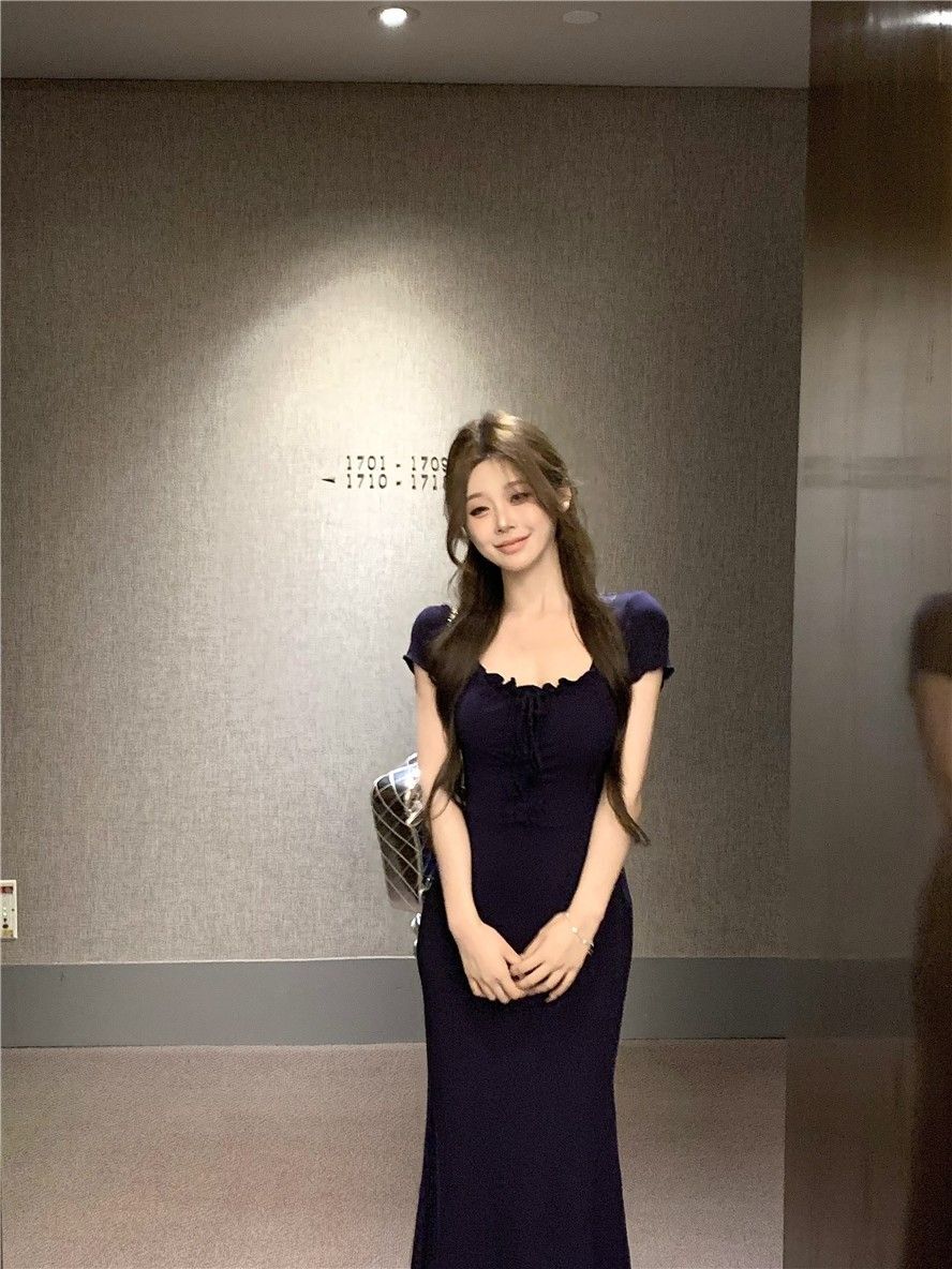藏蓝色方领连衣裙2024女夏辣妹修身收腰纯欲小妈风包臀鱼尾长