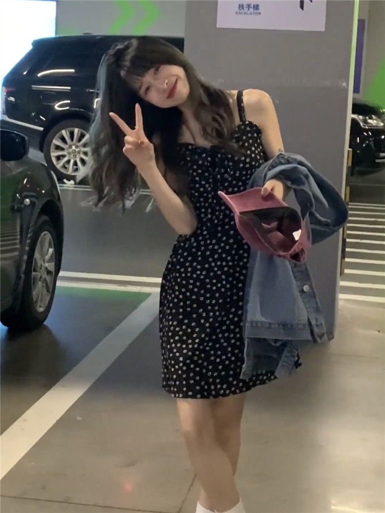 法式小众收腰茶歇连衣裙辣妹性感打结海边度假纯欲吊带印花滩裙裙