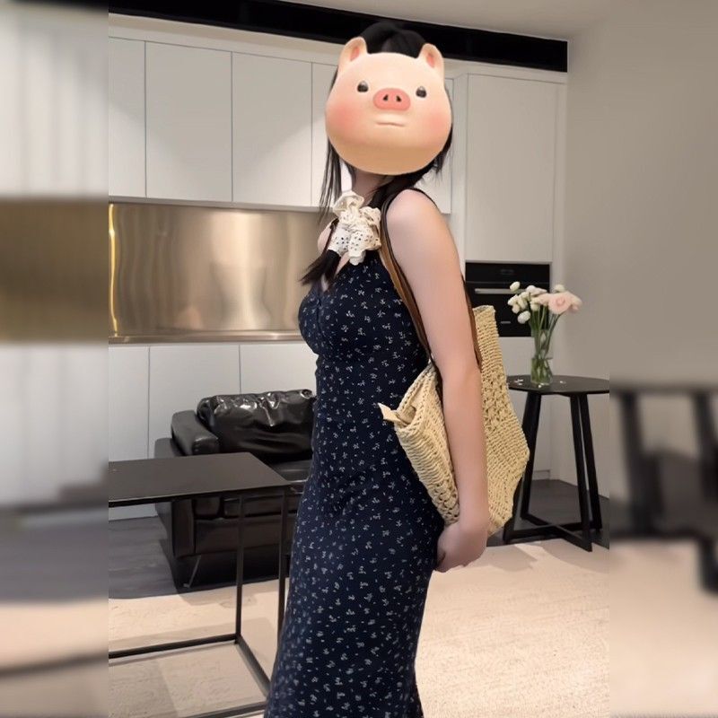 小碎花藏蓝色无袖连衣裙女气质韩系纯欲包臀A字短款V领长裙子i