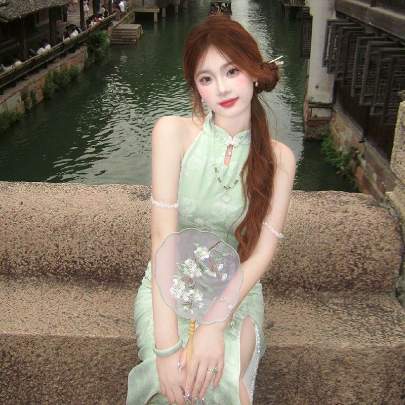 新中式国风清冷感绿色改良旗袍性感风情万种绝美挂脖连衣裙女夏季 新中式国风清冷感绿色改良旗袍性感风情万种绝美挂脖连衣裙女夏季