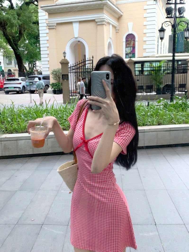 红色格子v领短袖连衣裙女装夏季蝴蝶结辣妹短裙显身材收腰a字裙