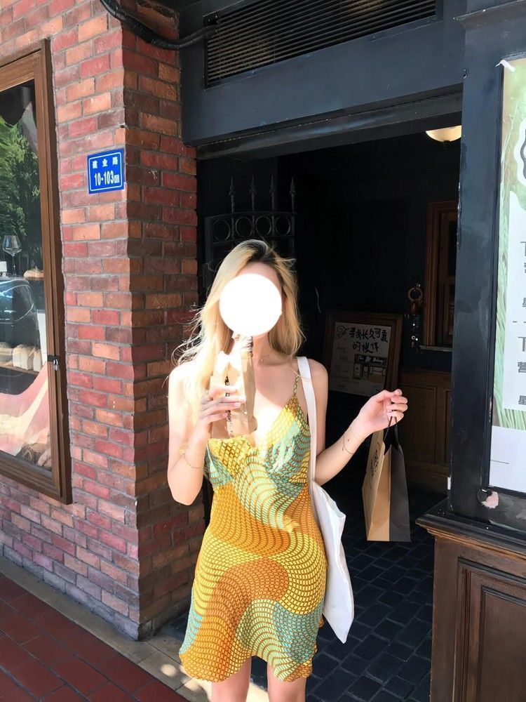 纯欲复古度假风吊带裙子女夏季新款V领不规则循环撞色印花连衣裙 纯欲复古度假风吊带裙子女夏季新款V领不规则循环撞色印花连衣裙