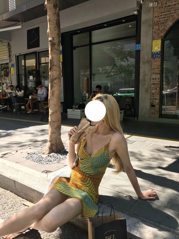 纯欲复古度假风吊带裙子女夏季新款V领不规则循环撞色印花连衣裙