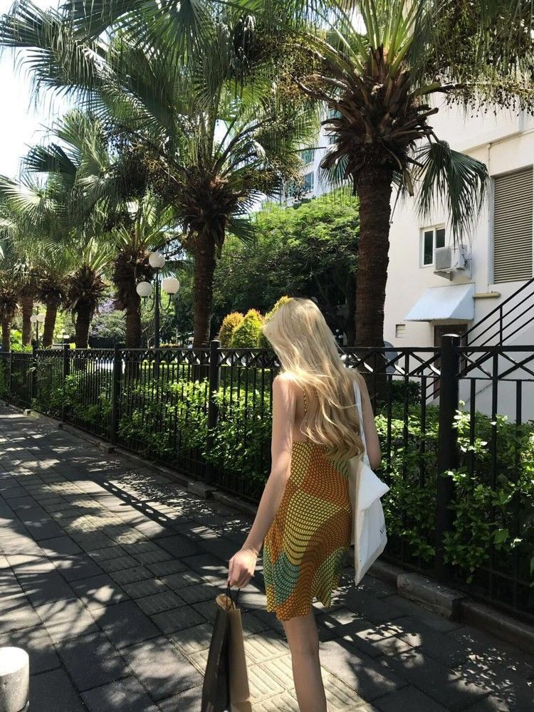 纯欲复古度假风吊带裙子女夏季新款V领不规则循环撞色印花连衣裙