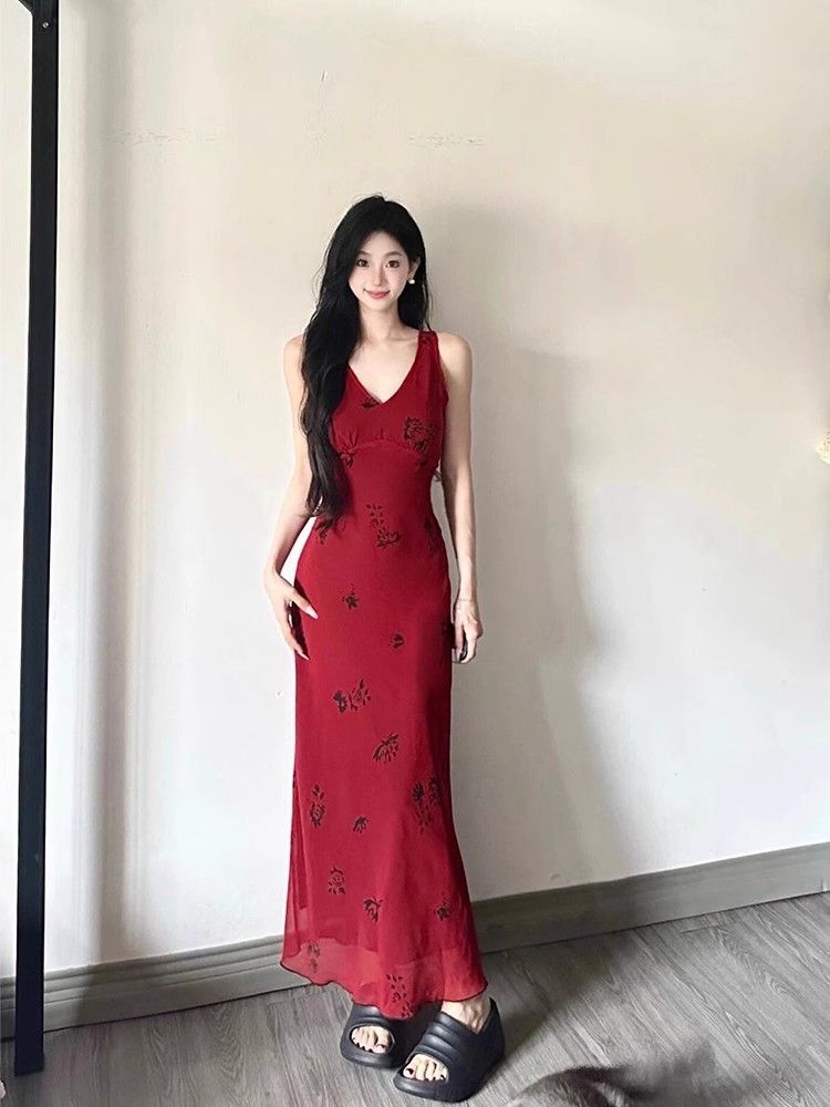 法式纯欲红色印花吊带连衣裙子女收腰气质垂感度假风背心长裙夏季 法式纯欲红色印花吊带连衣裙子女收腰气质垂感度假风背心长裙夏季