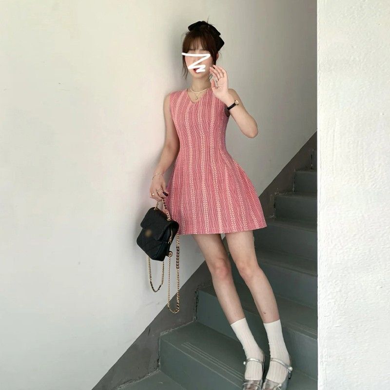 小个子无袖背心连衣裙子女夏季2025新款茶歇法式梨形身材收腰