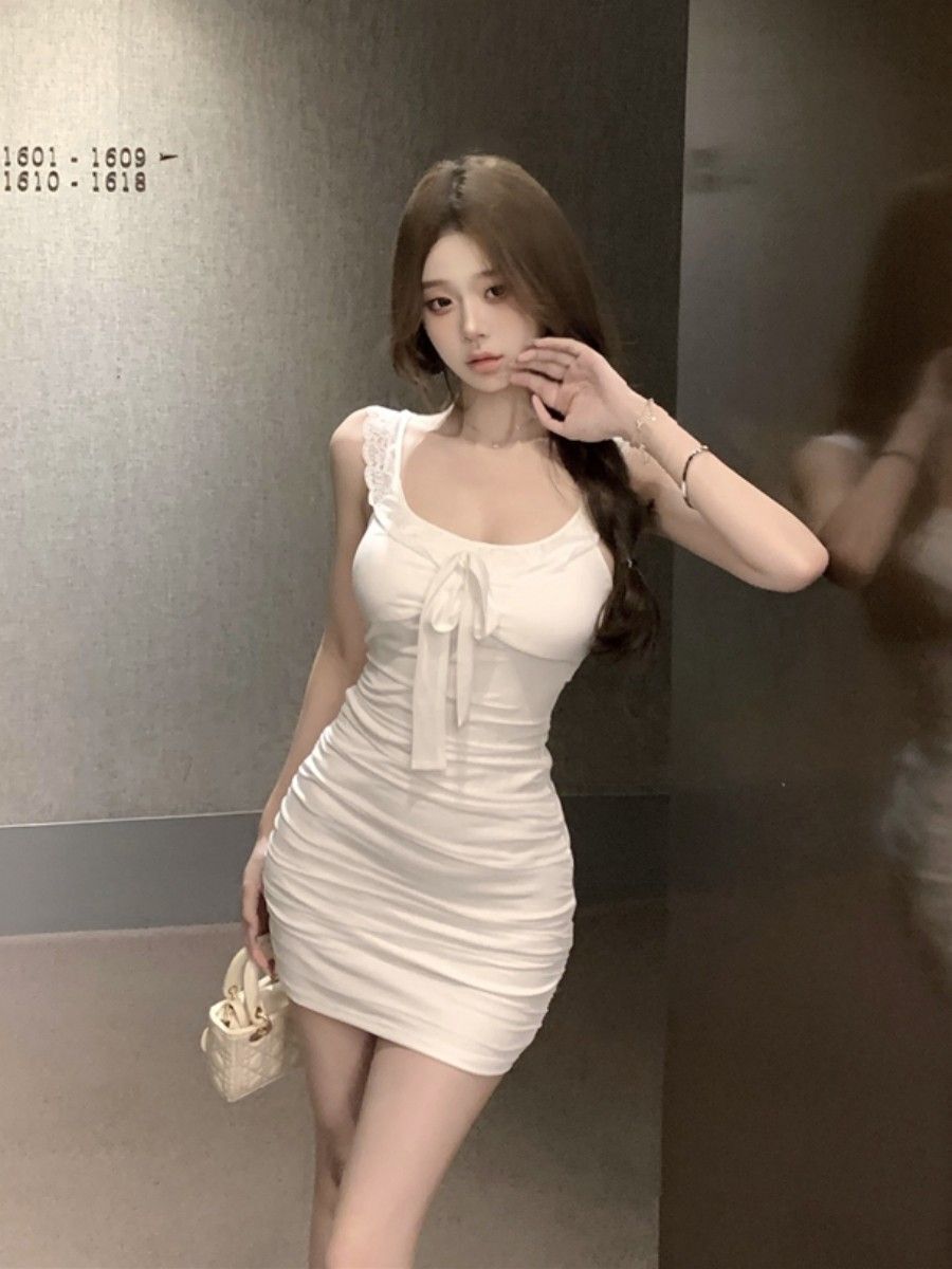性感修身白色包臀吊带连衣裙性感纯欲蕾丝边收腰显瘦系带紧身短裙