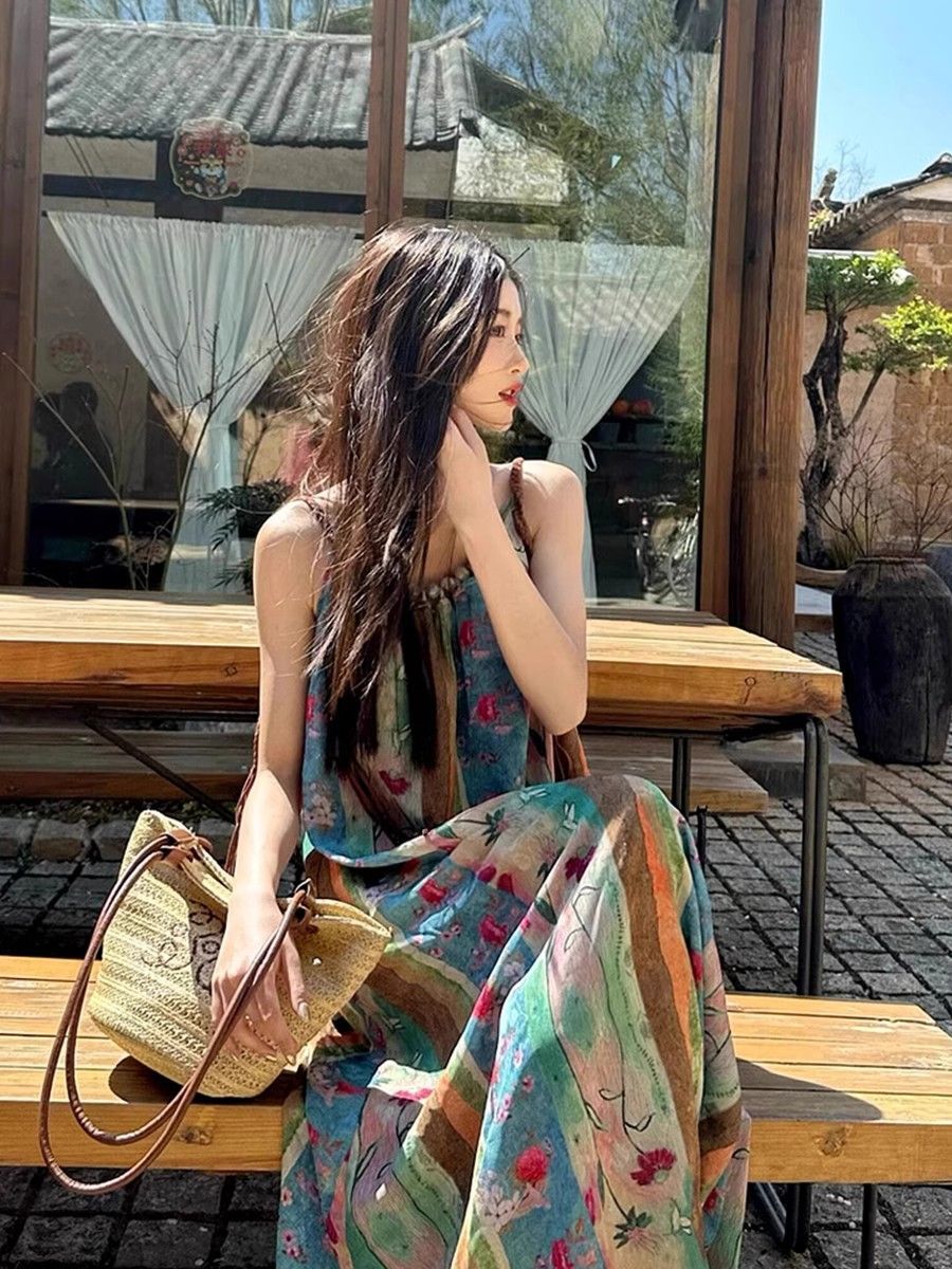 吊带连衣裙2025夏季新款复古风碎花度假气质无袖小个子长裙子