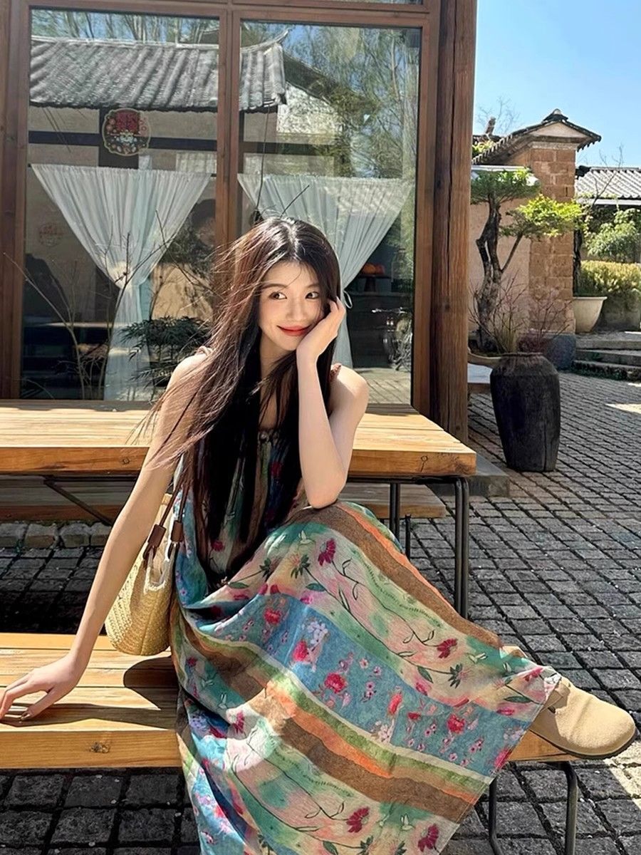 吊带连衣裙2025夏季新款复古风碎花度假气质无袖小个子长裙子