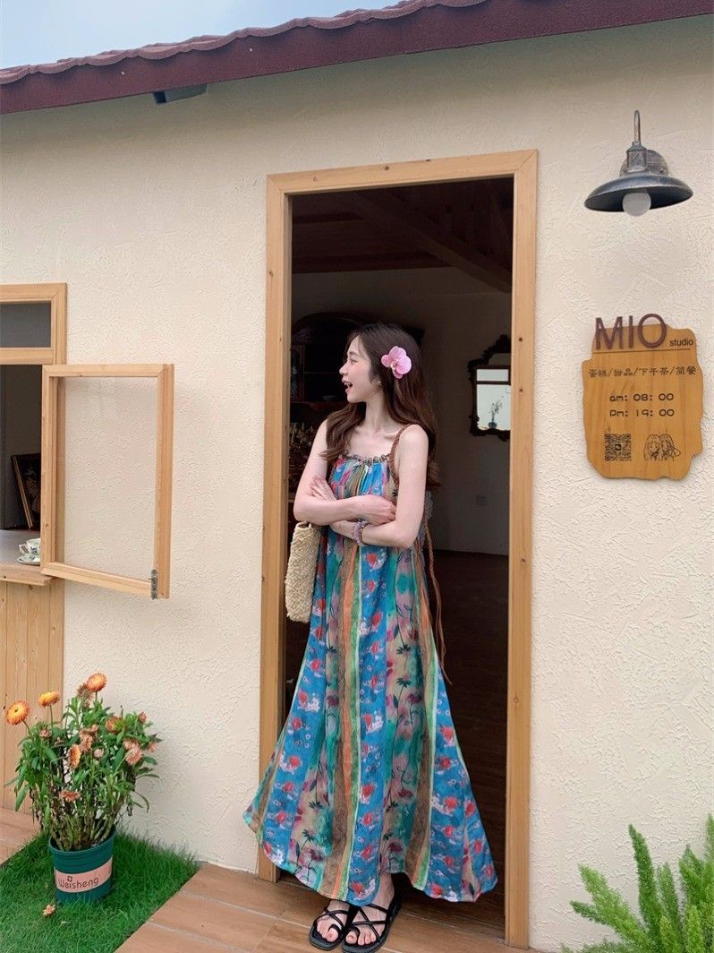 吊带连衣裙2025夏季新款复古风碎花度假气质无袖小个子长裙子