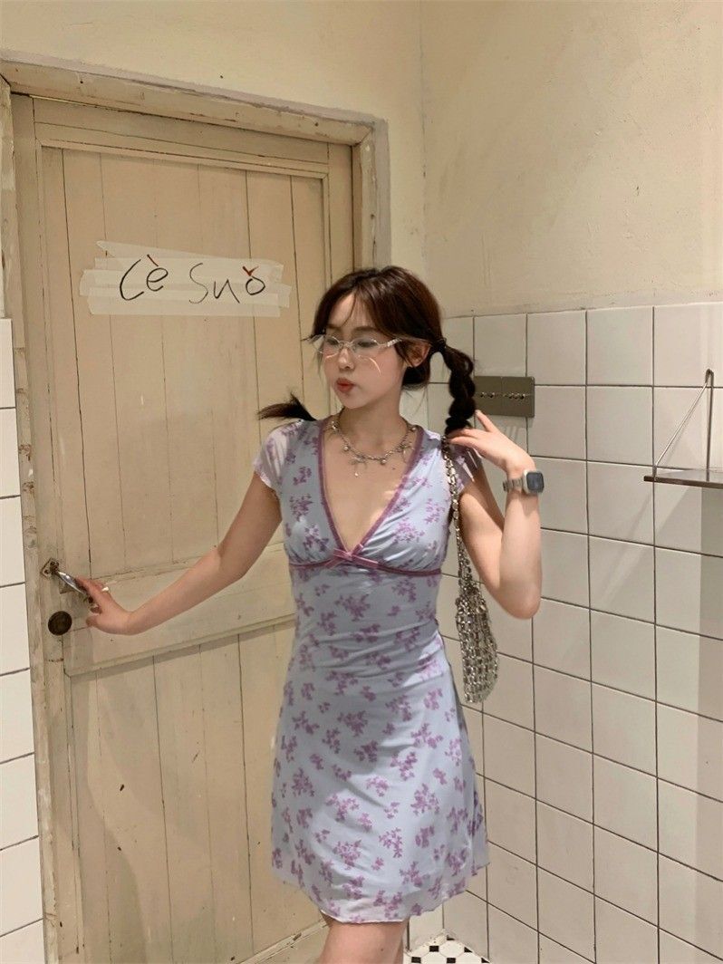 纯欲风ins裙子女夏氛围感小飞袖V领收腰A字短款蝴蝶结碎花连 纯欲风ins裙子女夏氛围感小飞袖V领收腰A字短款蝴蝶结碎花连
