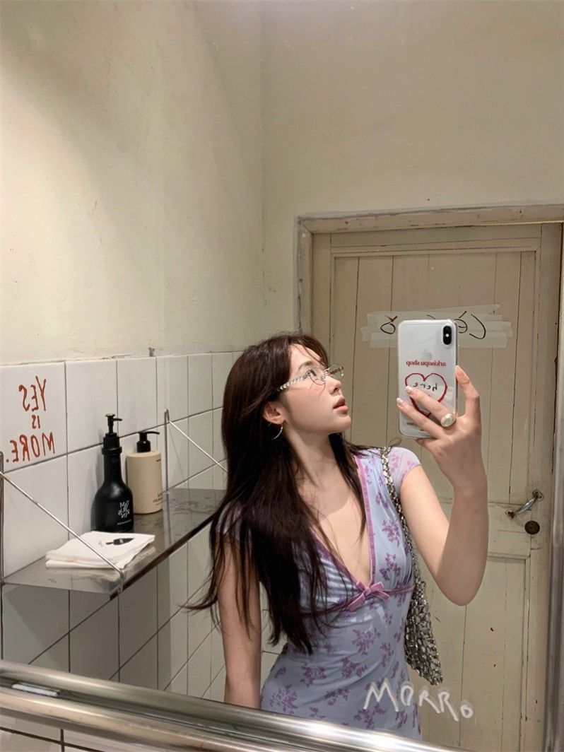 纯欲风ins裙子女夏氛围感小飞袖V领收腰A字短款蝴蝶结碎花连