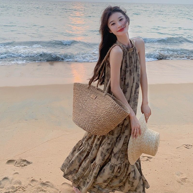 法式复古挂脖碎花收腰显瘦气质连衣裙女2025夏季无袖水墨吊带 法式复古挂脖碎花收腰显瘦气质连衣裙女2025夏季无袖水墨吊带