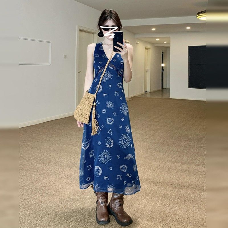 法式蓝色碎花吊带背心连衣裙子女夏季2025新款海边度假风绝美