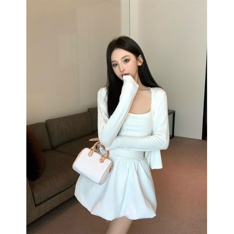 辣妹芭蕾风收腰蓬蓬吊带连衣裙女夏法式花苞裙生日小礼裙气质裙子