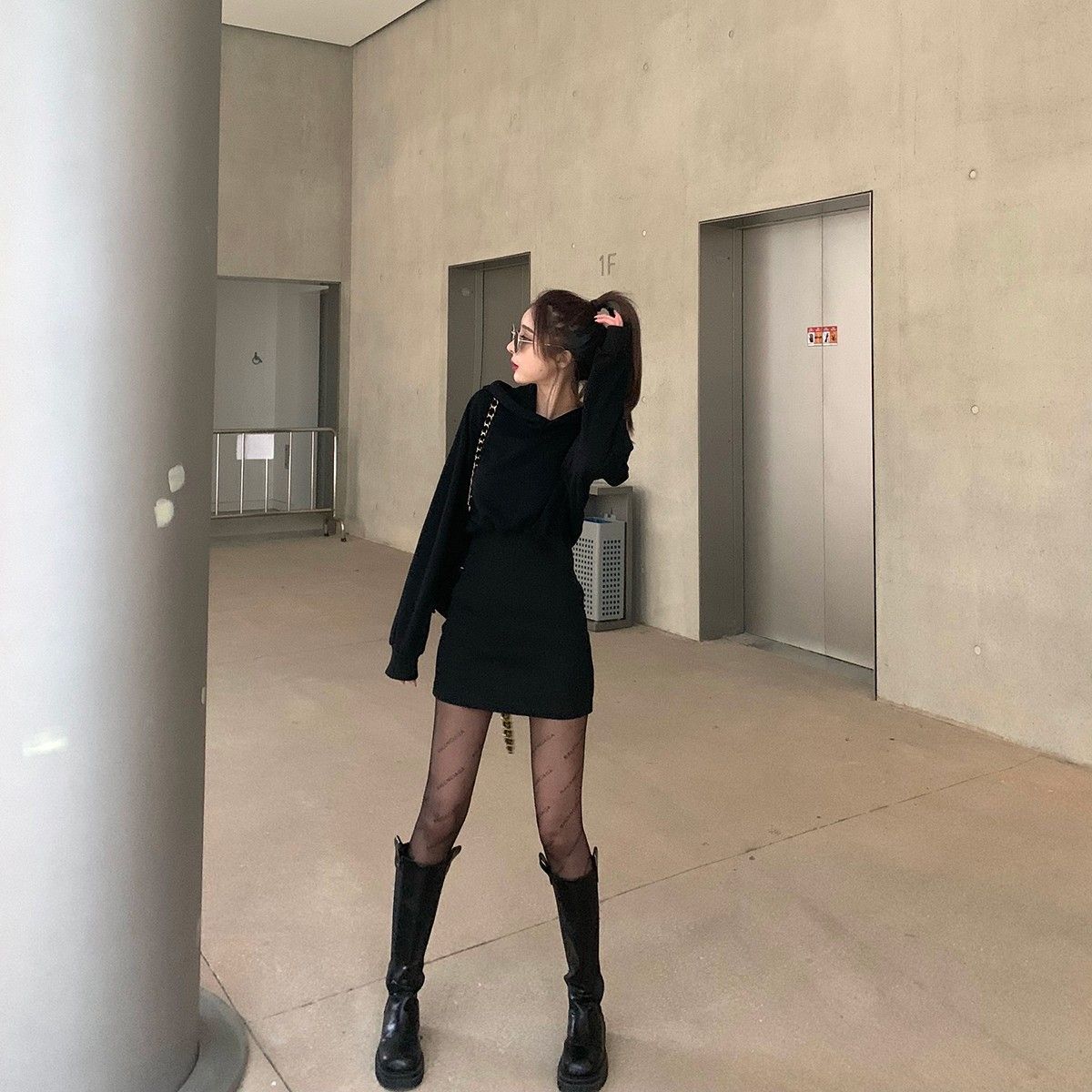 收腰包臀修身长袖法式小众连帽连衣裙女2024秋装新款短裙桔梗