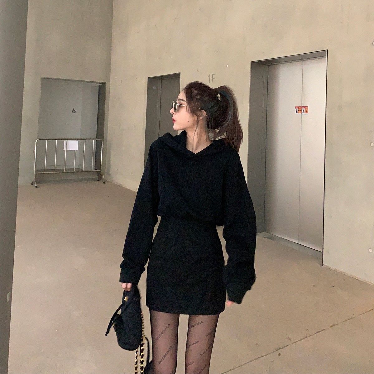 收腰包臀修身长袖法式小众连帽连衣裙女2024秋装新款短裙桔梗