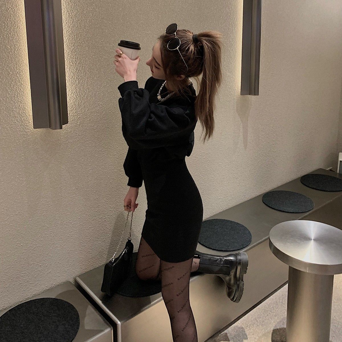 收腰包臀修身长袖法式小众连帽连衣裙女2024秋装新款短裙桔梗