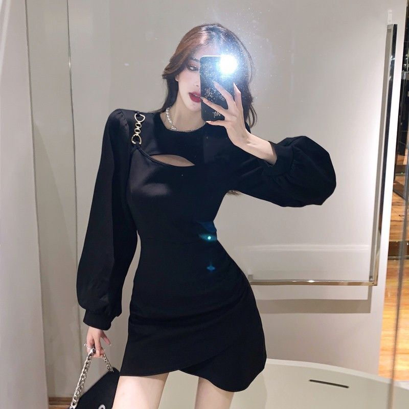 秋装小众惊艳裙子高级感别致小个子收腰显瘦超辣的心机镂空连衣裙