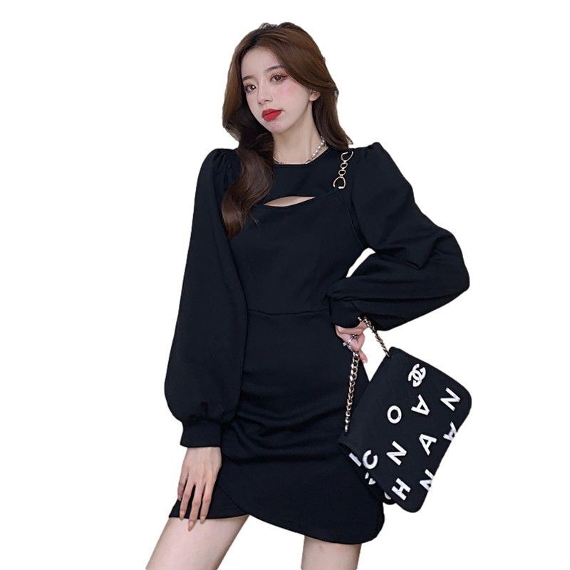 秋装小众惊艳裙子高级感别致小个子收腰显瘦超辣的心机镂空连衣裙