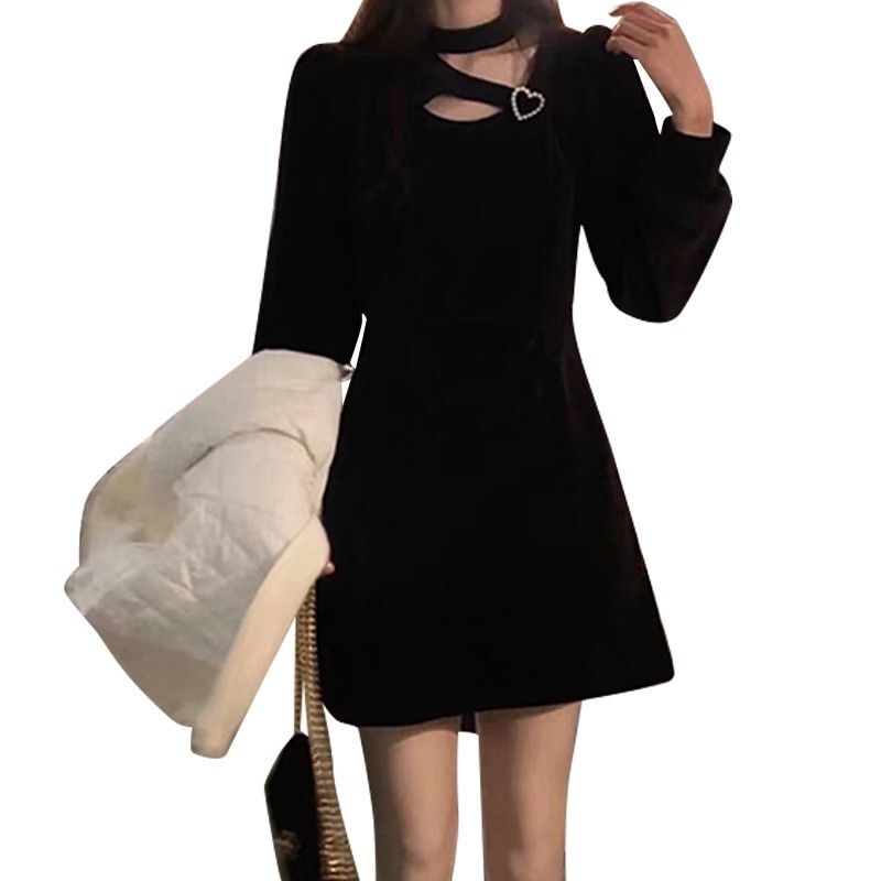法式气质名媛抹胸小黑裙女轻奢泡泡袖小礼裙甜辣风性感显瘦连衣裙