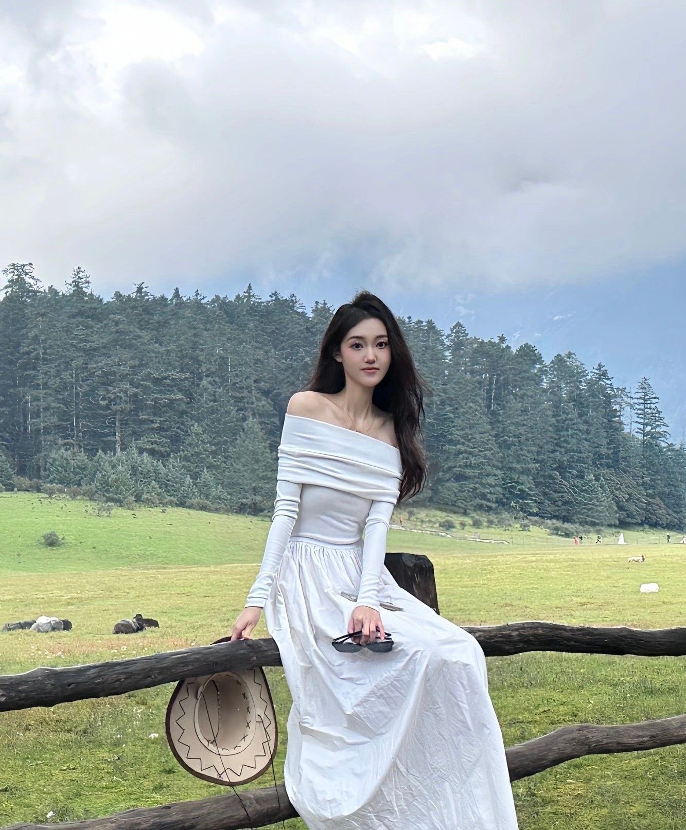 法式复古气质简约一字肩连衣裙2024年新款仙女小众修身显瘦高