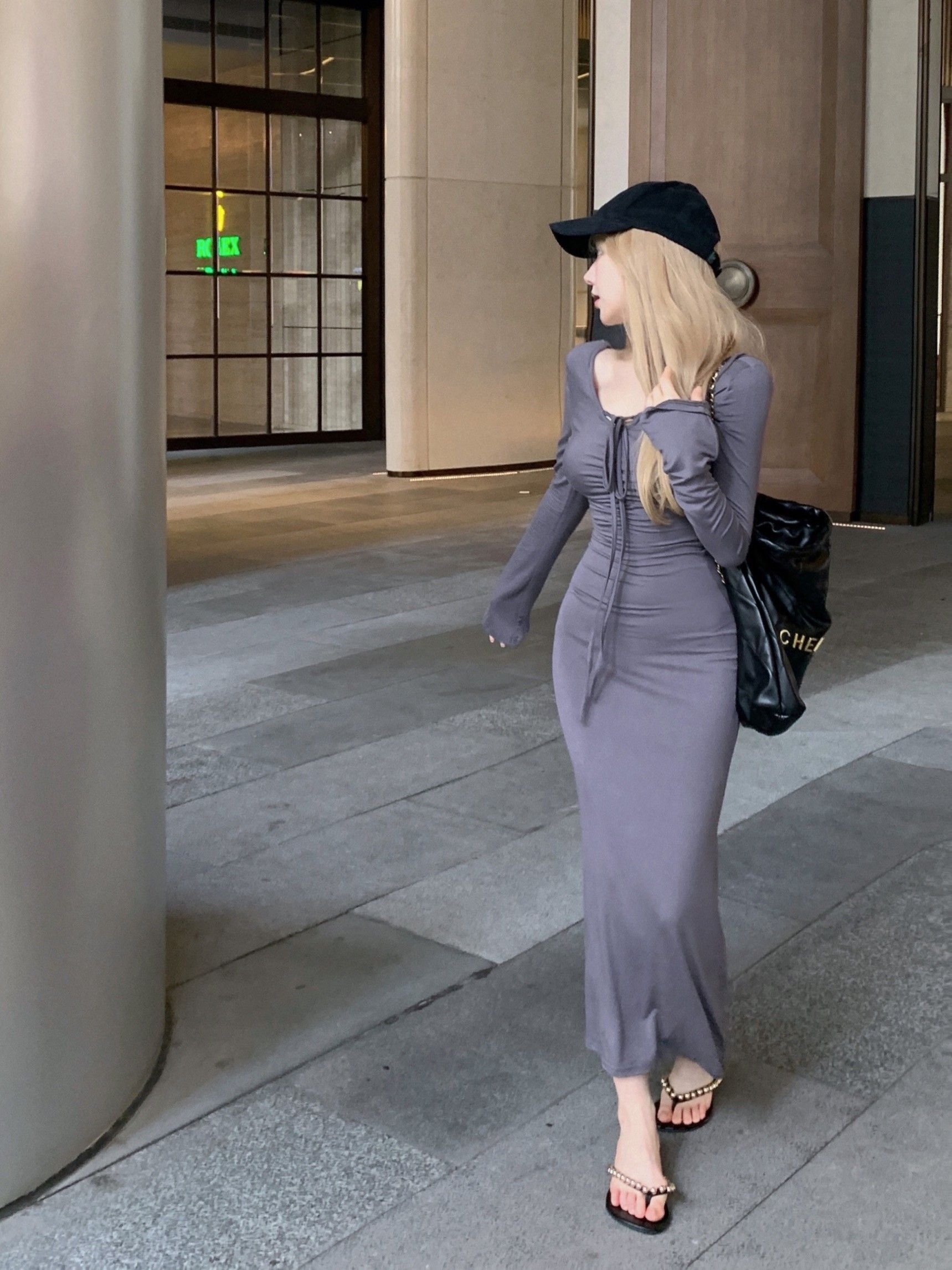 系带v领连衣裙女秋季纯欲辣妹性感包臀后妈长裙修身打底内搭裙子