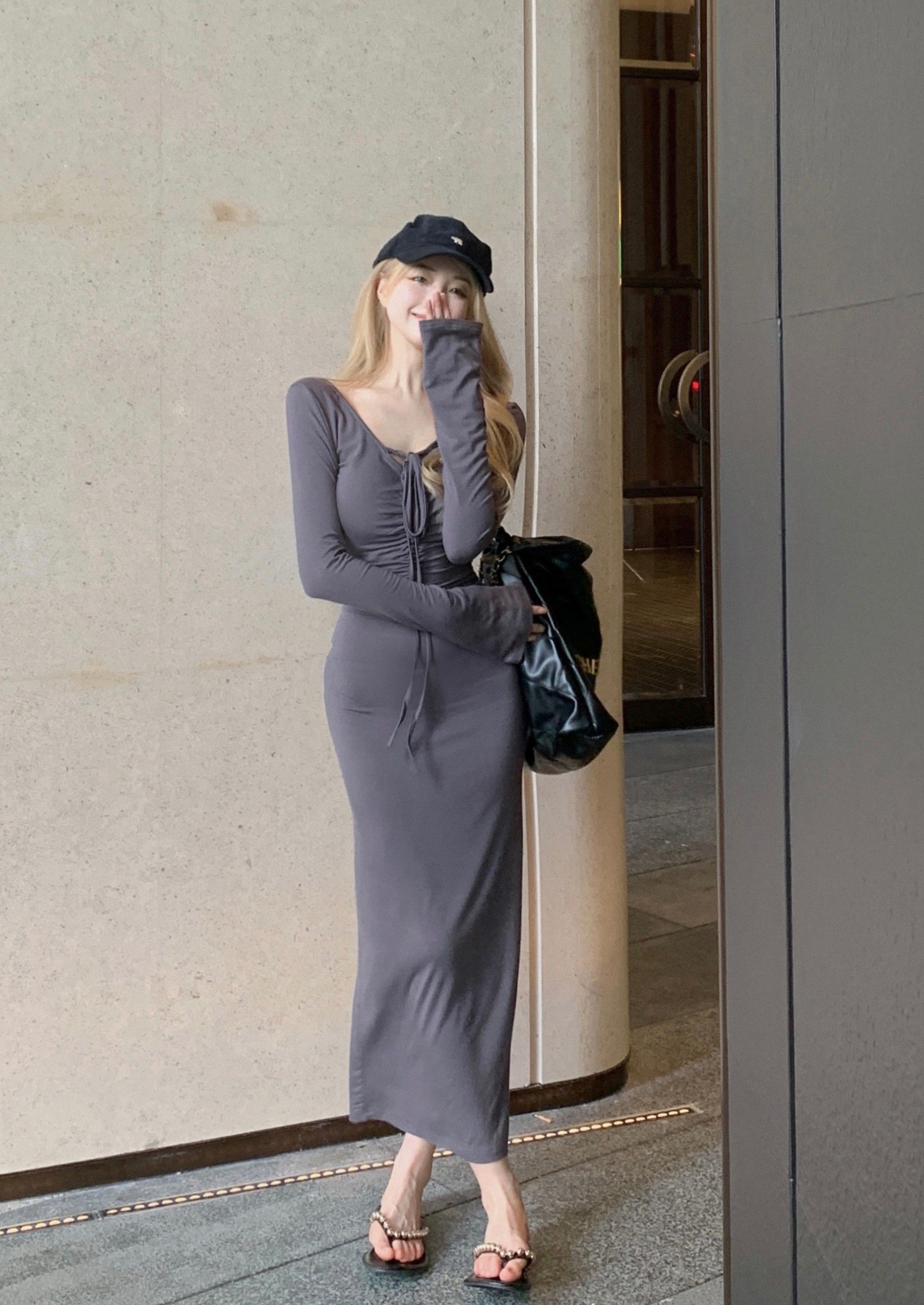 系带v领连衣裙女秋季纯欲辣妹性感包臀后妈长裙修身打底内搭裙子