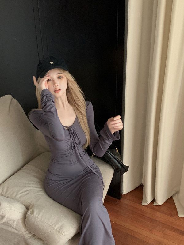 系带v领连衣裙女秋季纯欲辣妹性感包臀后妈长裙修身打底内搭裙子