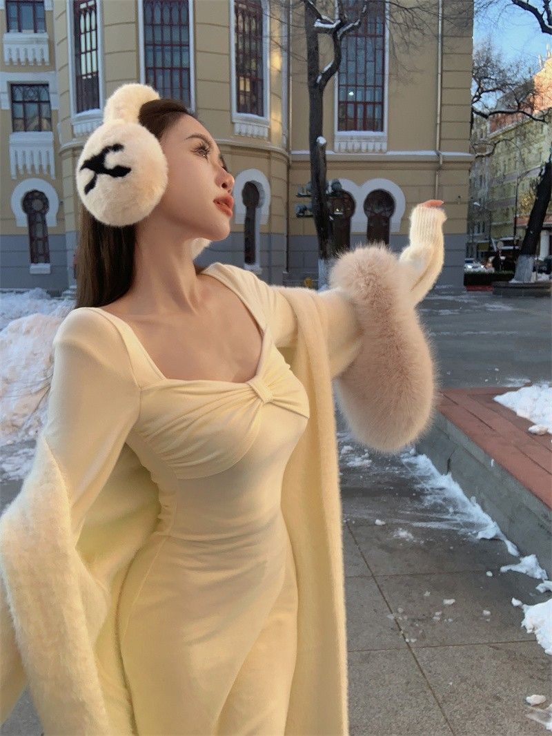 咖色蝴蝶结方领连衣裙女秋冬季长袖内搭裙子修身收腰中长款包臀裙