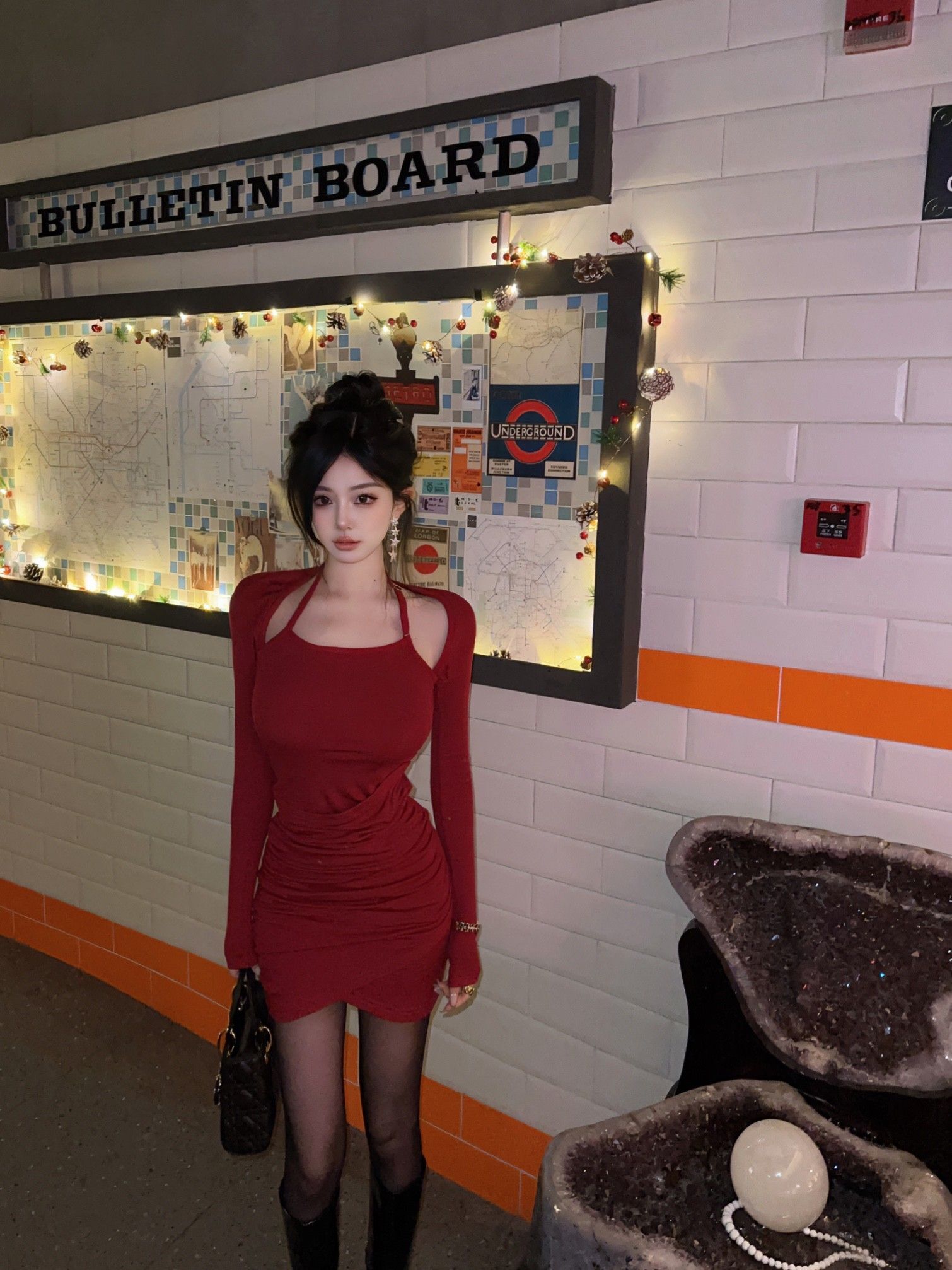 纯欲辣妹假两件挂脖坎肩褶皱性感包臀连衣裙圣诞跨年会酒红裙子