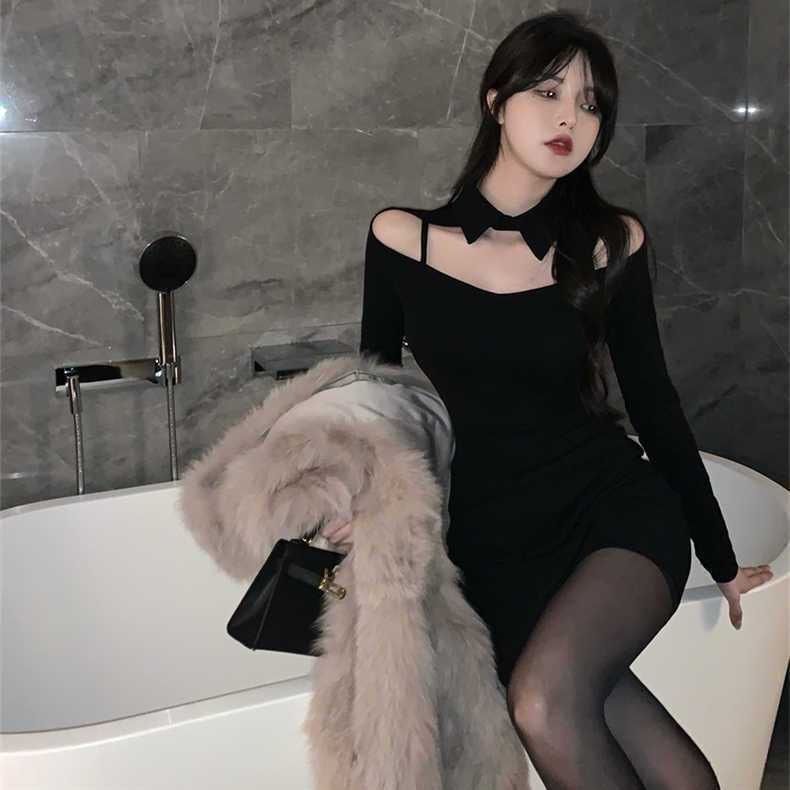 复古辣妹纯欲露肩挂脖连衣裙女秋冬新款性感弹力修身内搭包臀裙子