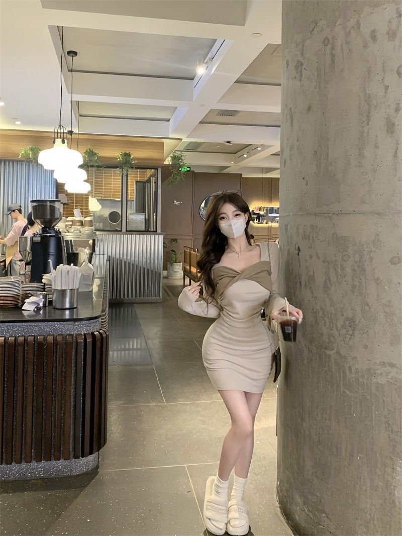 性感甜辣扭结针织长袖连衣裙女秋冬韩系内搭高级感收腰打底包臂裙