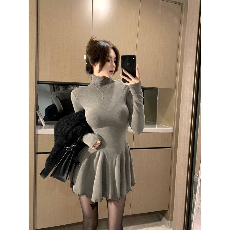 纯欲辣妹高领百搭长袖连衣裙女秋冬新款收腰蓬蓬裙显瘦打底裙短裙
