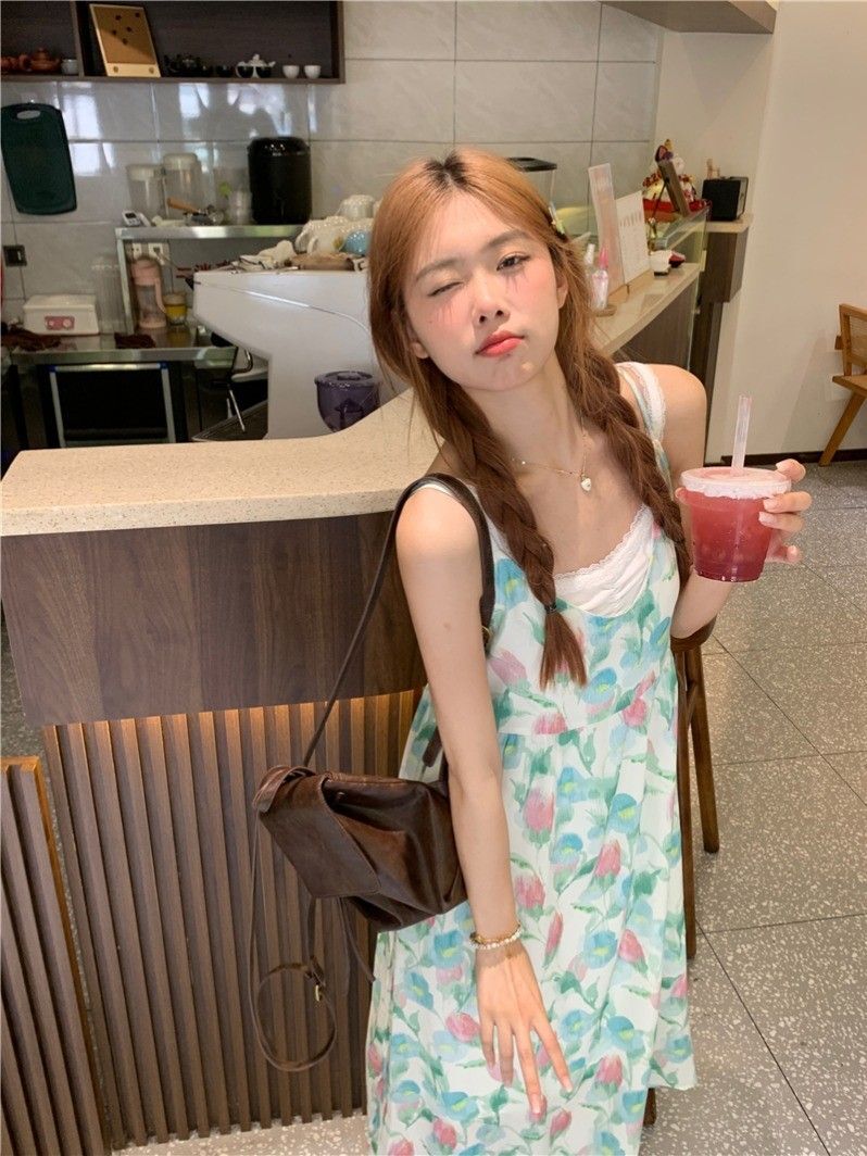 晕染郁金香海边度假连衣裙女夏绝美超好看v领吊带裙甜美沙滩长裙 晕染郁金香海边度假连衣裙女夏绝美超好看v领吊带裙甜美沙滩长裙