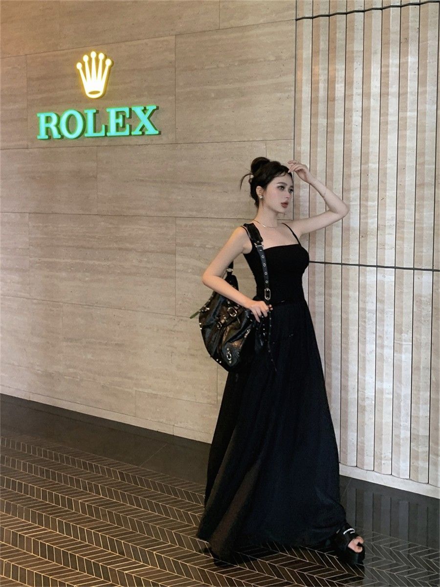 法式高级感黑色吊带连衣裙子女2024夏季今年流行性感收腰无袖