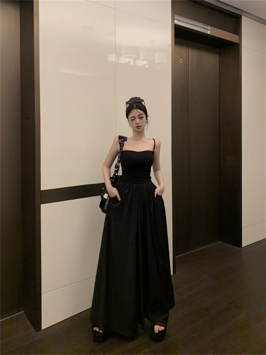 法式高级感黑色吊带连衣裙子女2024夏季今年流行性感收腰无袖
