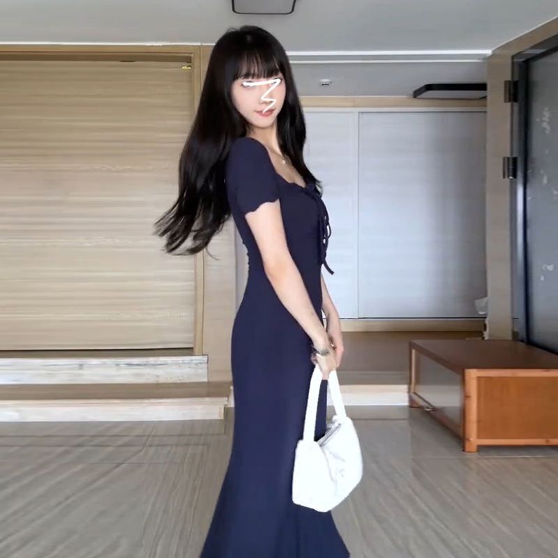 藏蓝色方领连衣裙2024女夏辣妹修身收腰纯欲小妈风包臀鱼尾长