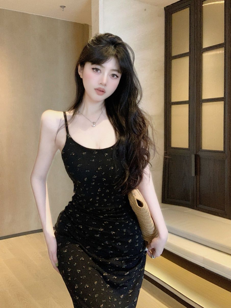 海边度假风碎花吊带连衣裙女夏季显身材性感包臀小妈长裙抹胸裙子