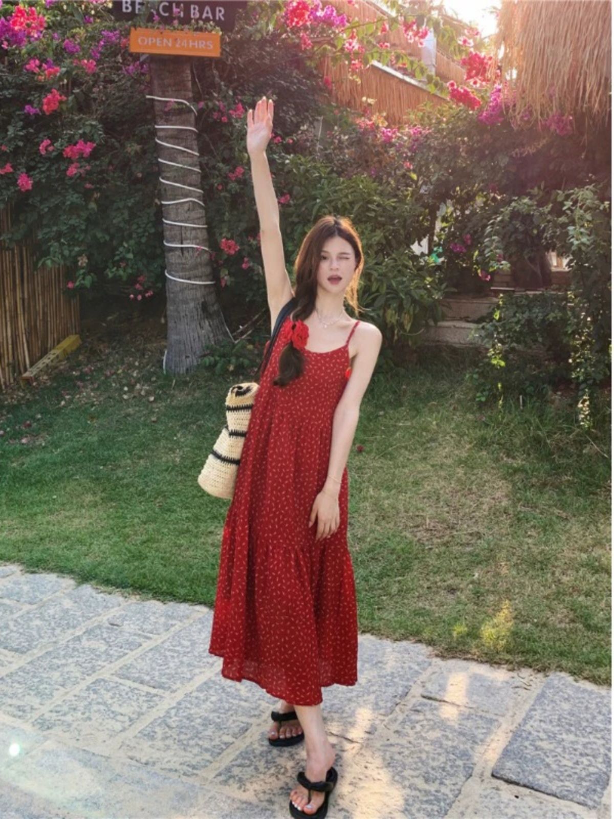 纯欲辣妹红色碎花吊带连衣裙宽松显瘦长裙 纯欲辣妹红色碎花吊带连衣裙宽松显瘦长裙