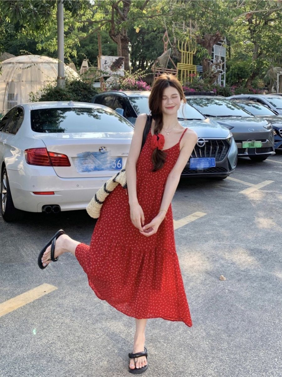 纯欲辣妹红色碎花吊带连衣裙宽松显瘦长裙