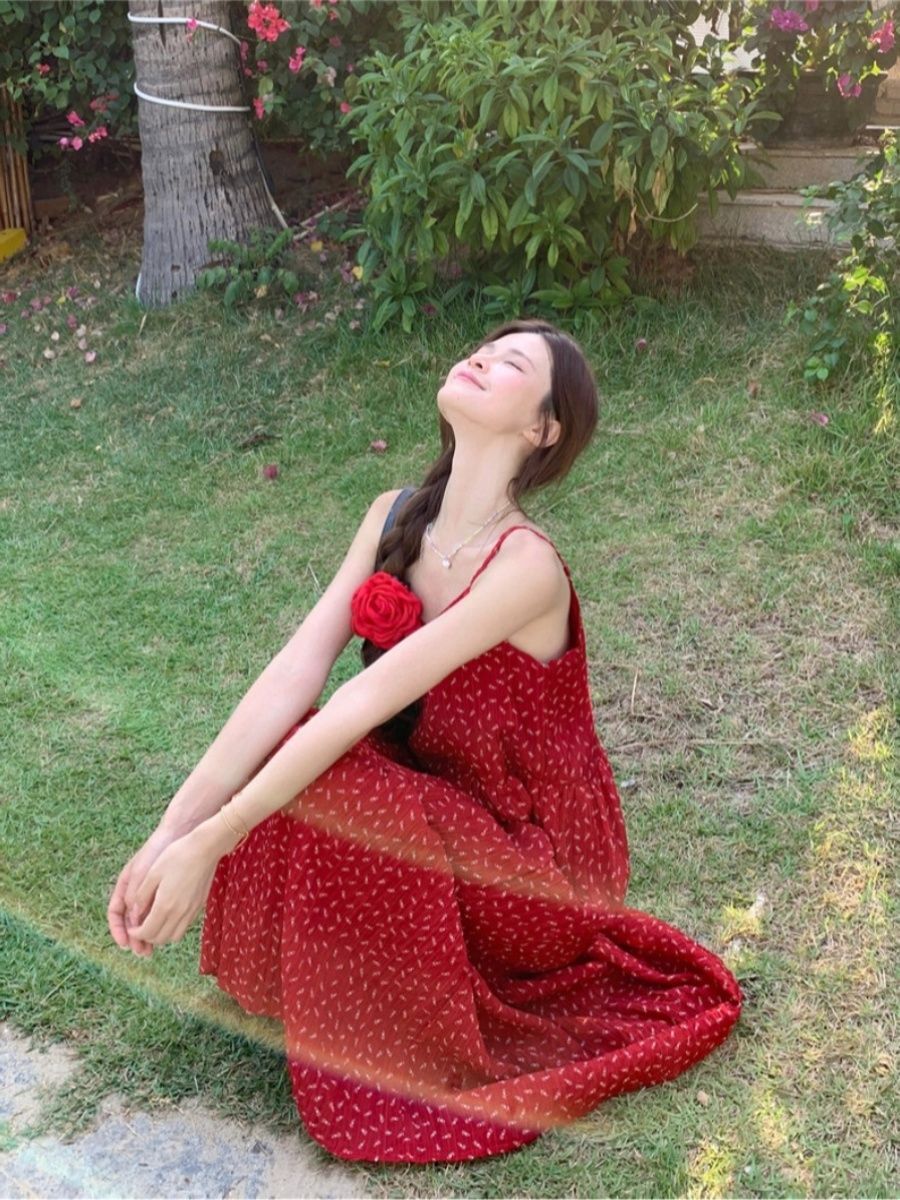 纯欲辣妹红色碎花吊带连衣裙宽松显瘦长裙