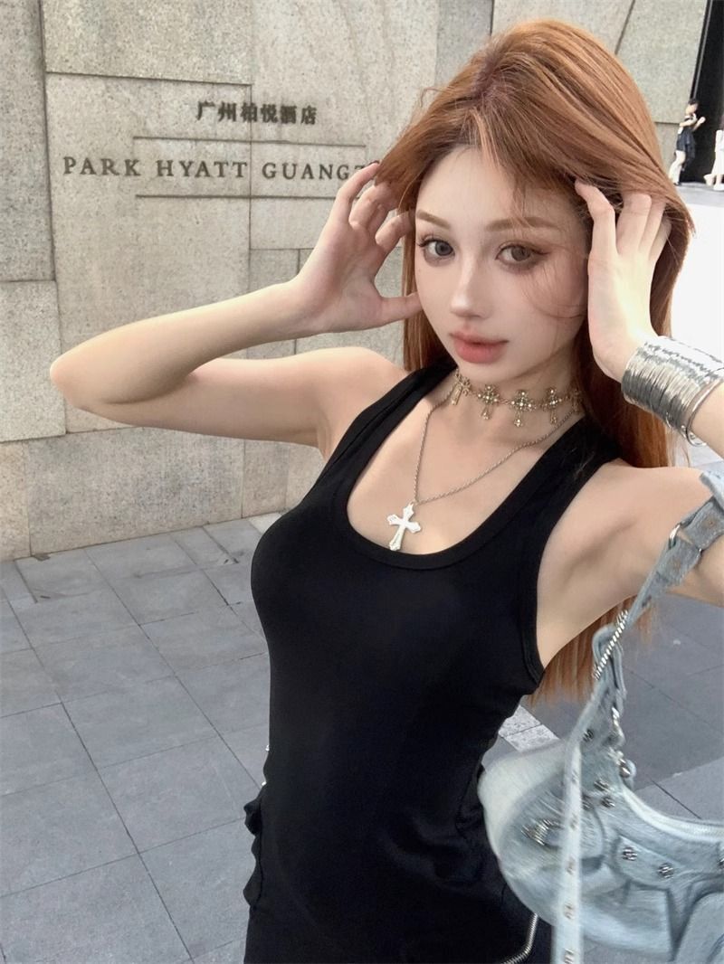 夏季黑色露背吊带连衣裙子女2025新款设计感小众法式气质包臀