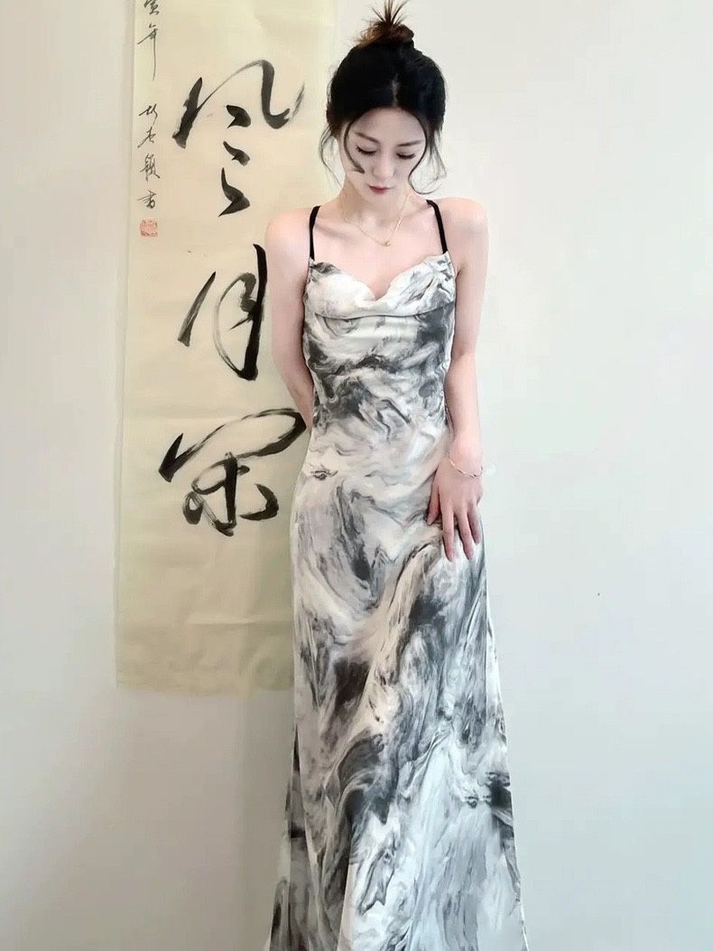 大码水墨画吊带连衣裙子女夏季2024新款胖mm新中式露背设计