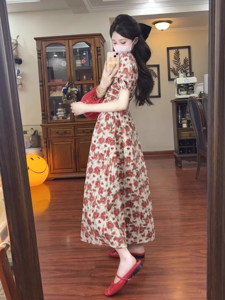 2025新款法式红色碎花连衣裙子女夏季气质高级感海边度假轻奢 2025新款法式红色碎花连衣裙子女夏季气质高级感海边度假轻奢