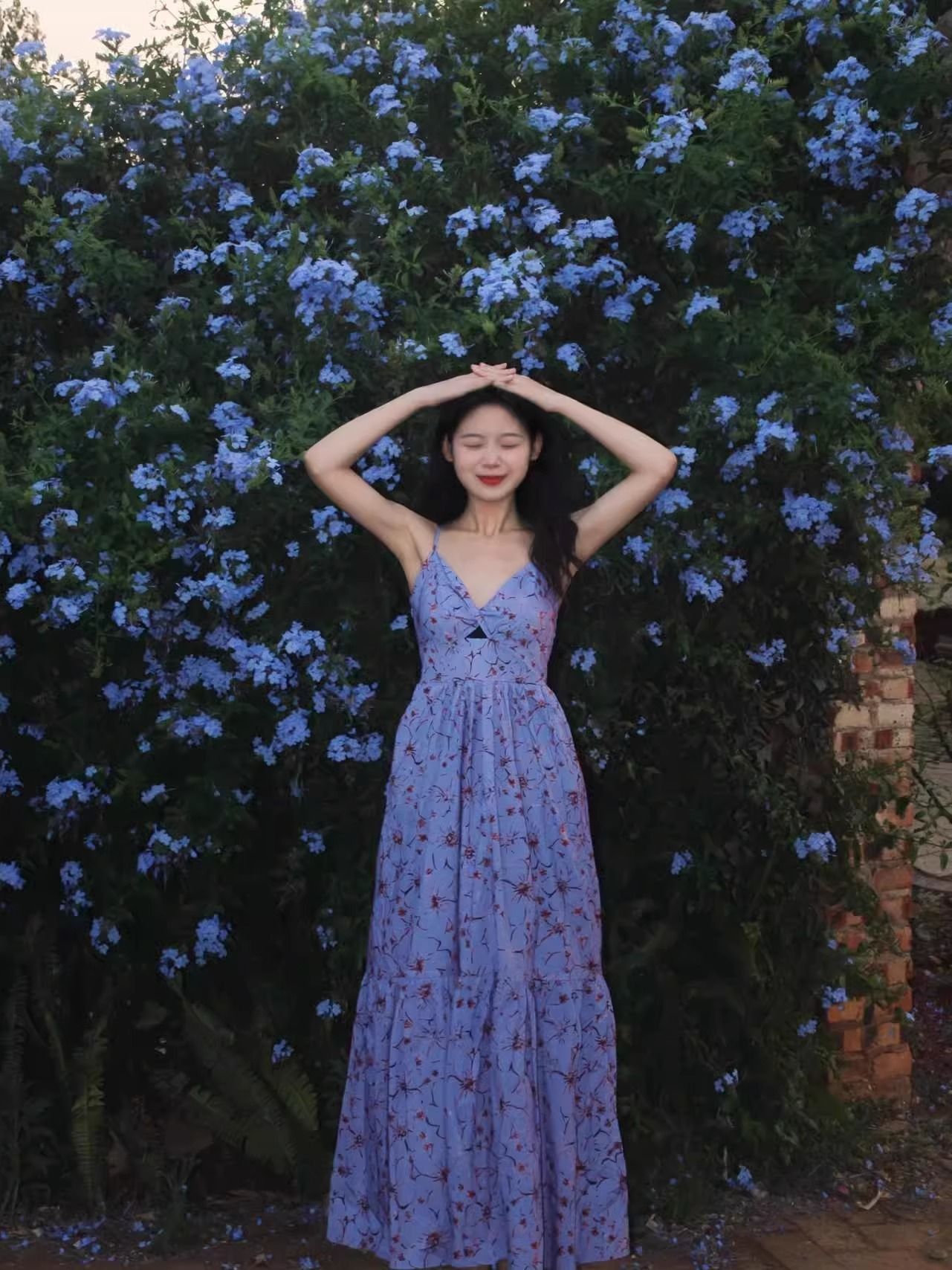 大码法式蓝色碎花吊带连衣裙女夏季气质V领露背度假海边沙滩长裙 大码法式蓝色碎花吊带连衣裙女夏季气质V领露背度假海边沙滩长裙