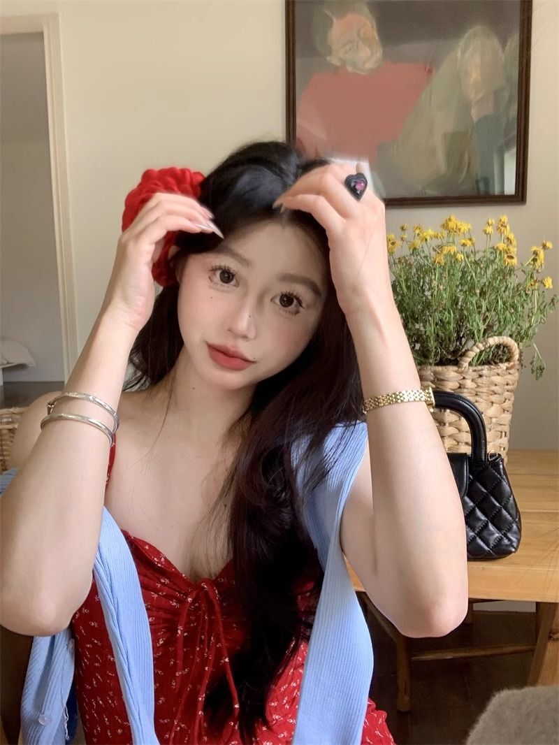 复古辣妹褶皱红色吊带连衣裙女装夏季度假风修身收腰A字裙短裙子